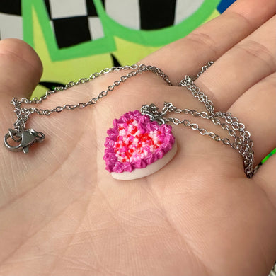 Collar Mini Love Cake – Hecho a mano 💖✨