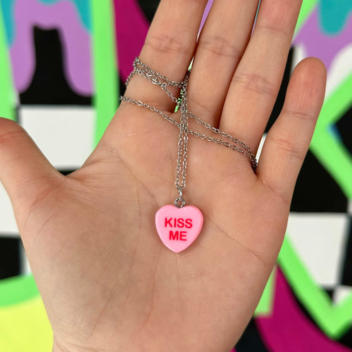 Collar Kiss Me – Hecho a mano 💖✨