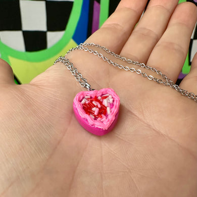 Collar Mini Love Cake – Hecho a mano 💖✨